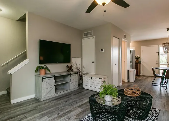 Updated In A Old Town Location Scottsdale